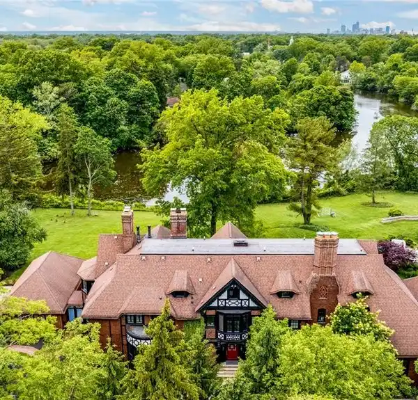 LANDMARK LIVING WITH SCENIC MARSHALL LAKE VISTAS