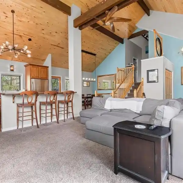 MOUNTAIN CHARM WITH PRIVACY AND FLEXIBILITY