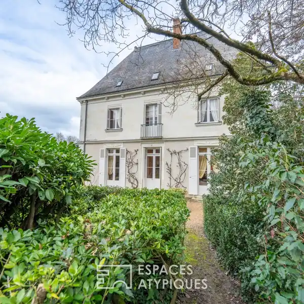 RARE CHARACTER PROPERTY AT THE GATES OF TOURS