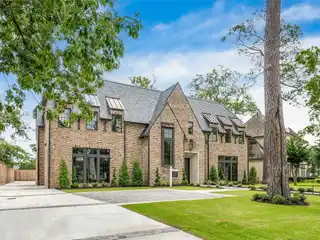 Architectural Masterpiece in Close-In Memorial