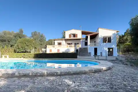 Spacious House to Renovate with Pool and Tennis Court