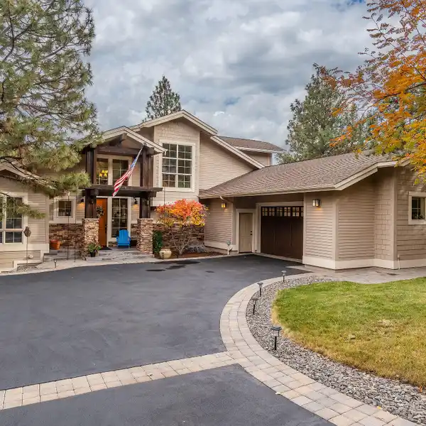 LUXURY RETREAT WITH PANORAMIC ELEGANCE