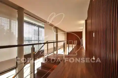 Space and Elegance with a Privileged View