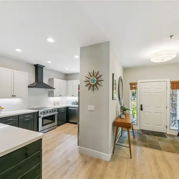 BEAUTIFULLY REMODELED END UNIT IN A GORGEOUS COMPLEX