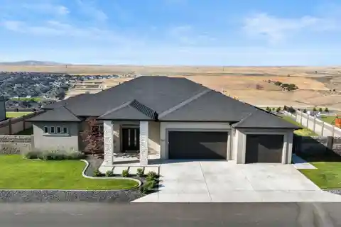 Beautiful Rambler Full of Exceptional Finishes