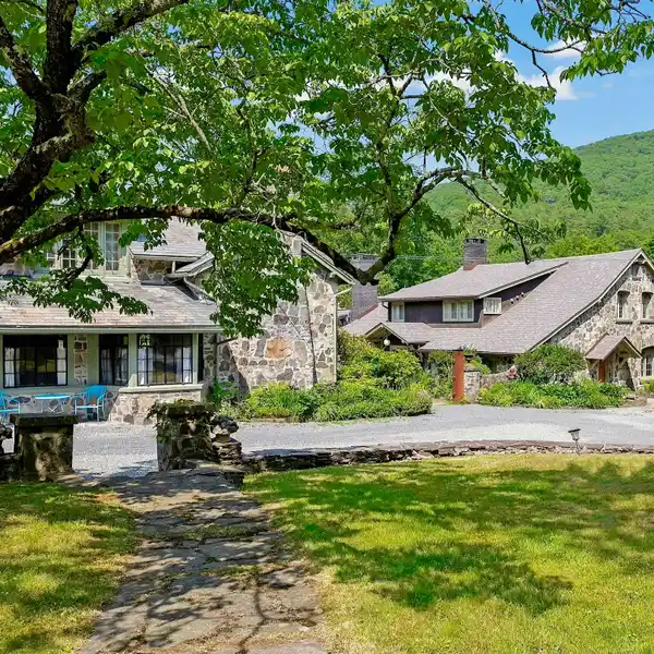 ICONIC 1920S ESTATE WITH ARTISTIC LEGACY