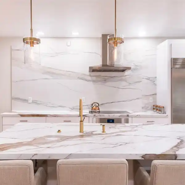 BEAUTIFULLY REMODELED CHIC TOWNHOUSE