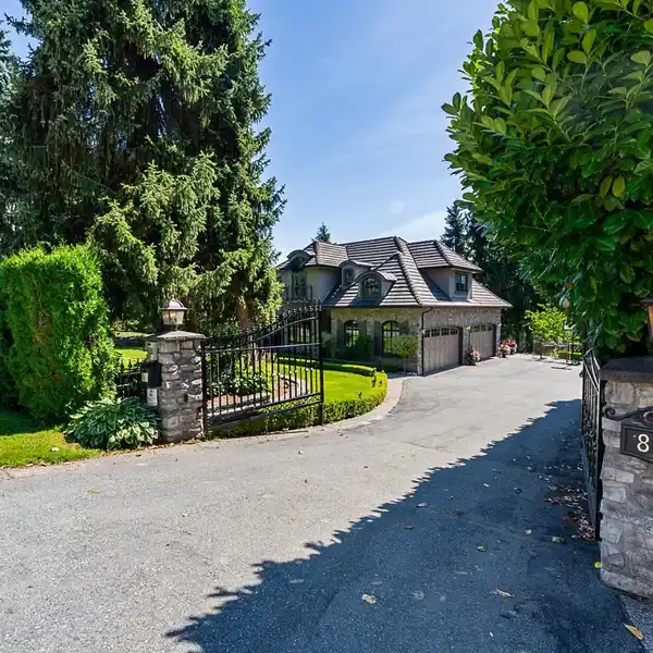 UNPARALLELED ARCHITECTURAL MASTERY