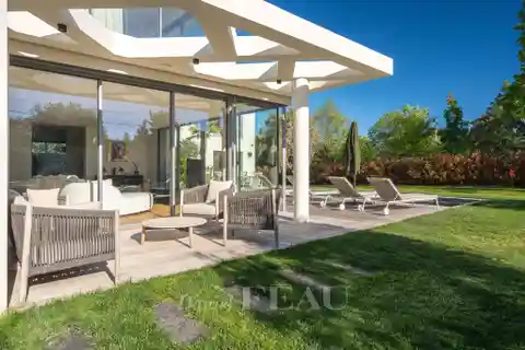 Luxurious Home with Home Automation Included