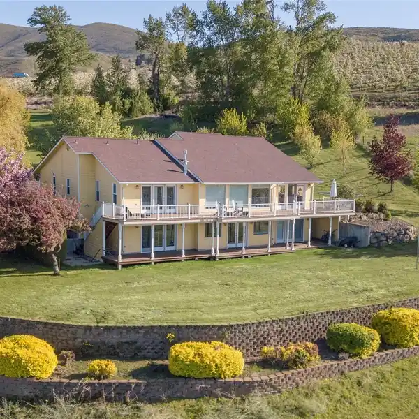 EXCEPTIONALLY WELL-BUILT CUSTOM HOME ON 4.25 ACRES