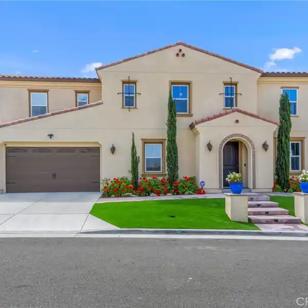 GORGEOUS HOME IN BELLA VISTA ESTATES