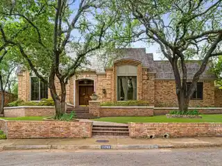 Exquisite Single-story Home