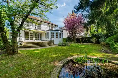 Stylish Villa in Sought-After Location