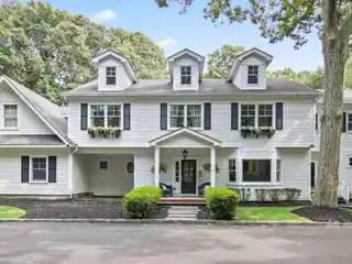 Custom Colonial in Old Field South