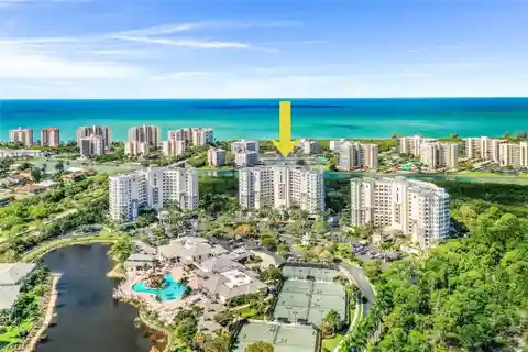 Bright Condo with Expansive Lanai Views