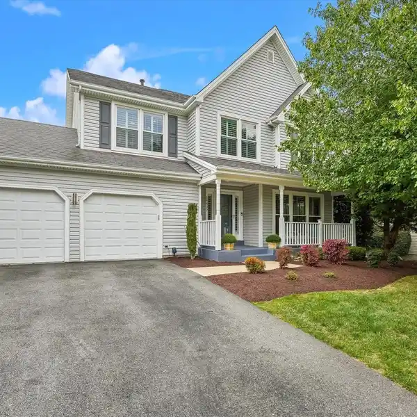 BEAUTIFULLY UPDATED HOME IN SOUGHT-AFTER STONEBRIDGE