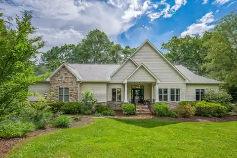 Multi-Level Comfort Amidst Scenic Seasonal Beauty