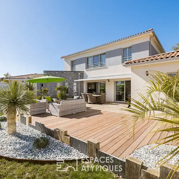 CONTEMPORARY VILLA IN LES MATHES-LA PALMYRE