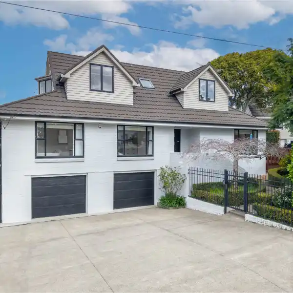 EXCEPTIONAL FAMILY RESIDENCE IN PRIME LOCATION