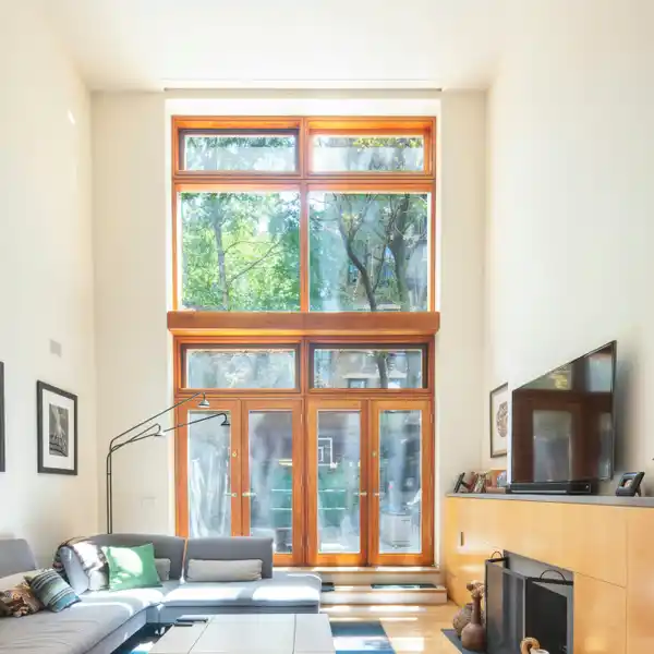 BEAUTIFUL RENOVATED TOWNHOUSE