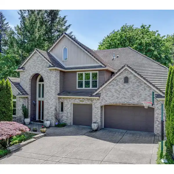 GEMINI HOMES MASTERPIECE WITH ELEGANT DESIGNS THROUGHOUT