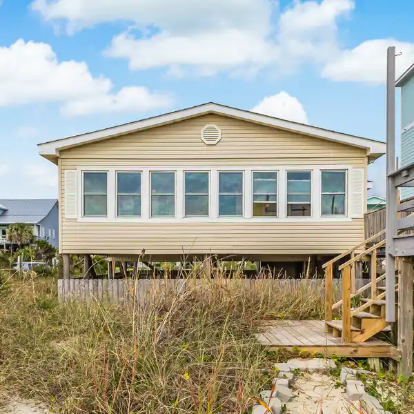 ADORABLE OCEANFRONT COTTAGE