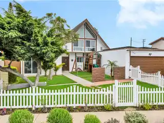 Beautifully Remodeled Pool Home