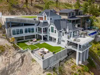 Private Lakefront Retreat