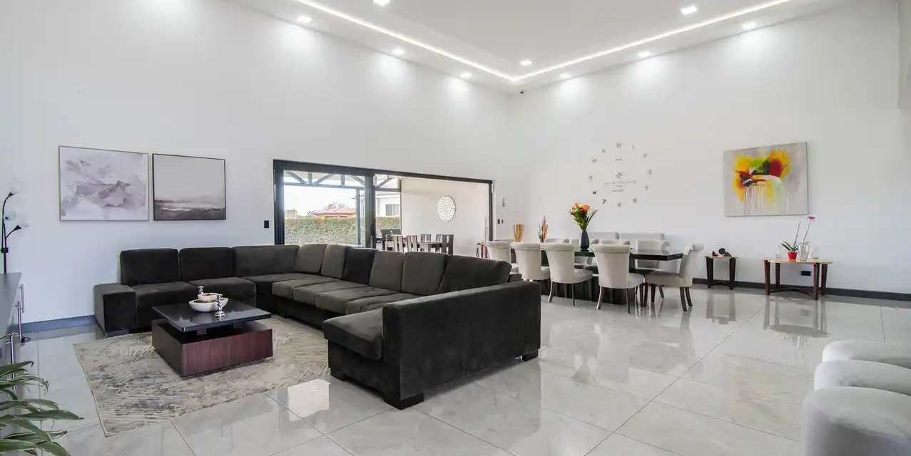 Single-level Modernside at Zurquí 