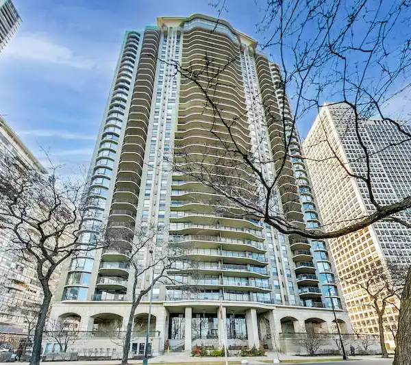 EXPANSIVE ONE BEDROOM AT THE CARLYLE