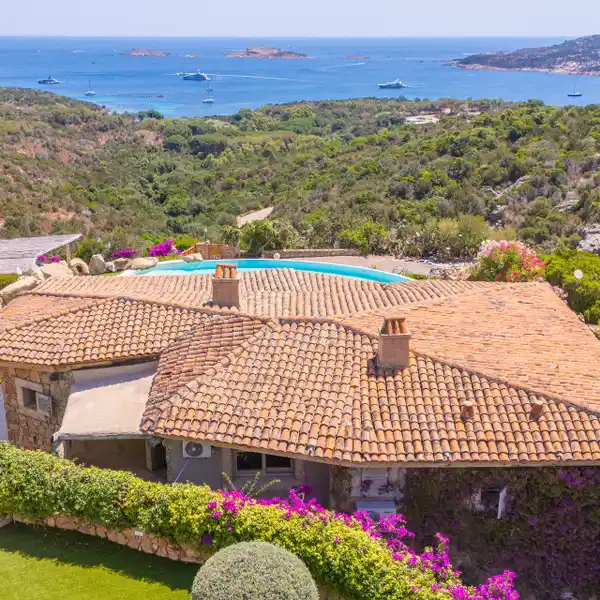 MEDITERRANEAN ELEGANCE WITH CONTEMPORARY ARCHITECTURE