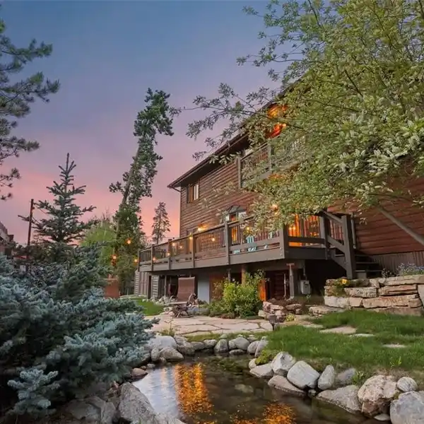 VERSATILE MOUNTAIN HOME