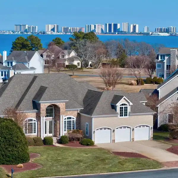 EXQUISITE CUSTOM HOME IN LIGHTHOUSE SOUND