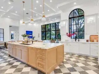 Stately Residence in Les Jardins