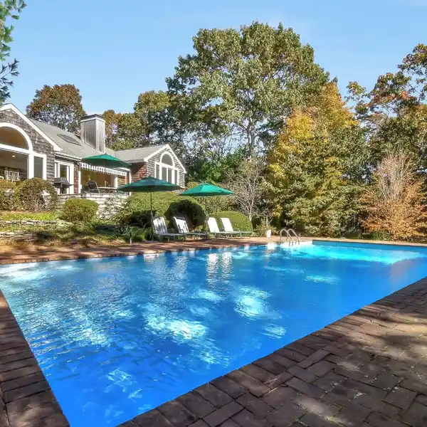 ULTRA-PRIVATE AND PRISTINE POSTMODERN RENTAL HOME