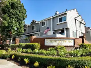 Extensively Renovated End Unit in Summerwind