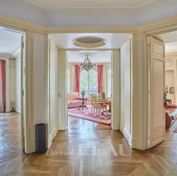 SUPERB FIRST FLOOR APARTMENT