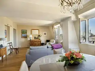 Peaceful Dual-Aspect Pied-à-Terre Gem