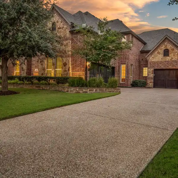 WARM, FUNCTIONAL LIVING WITH DESIGNER FINISHES