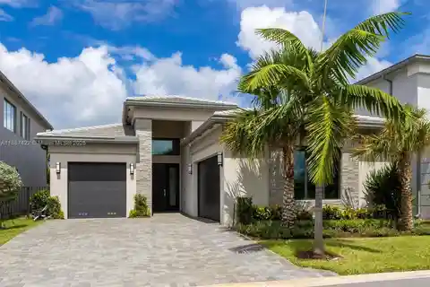 Beautiful Home in Lotus Palm