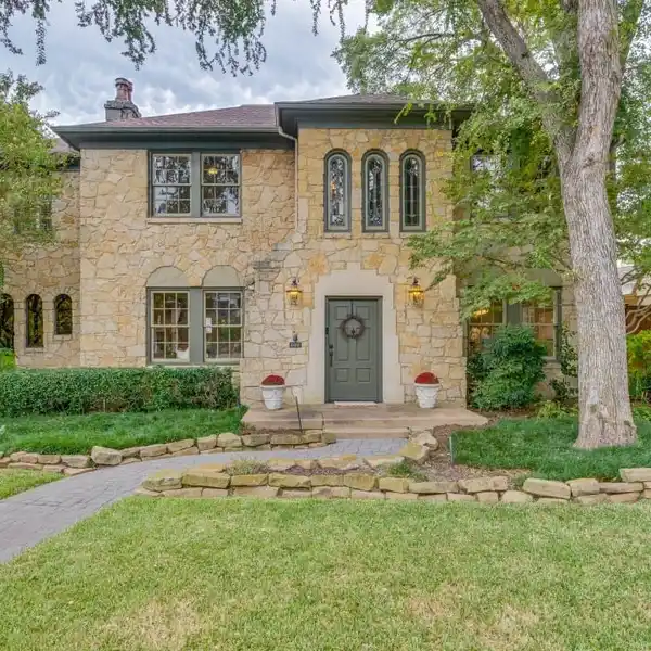 STONE HOME WITH TIMELESS CHARACTER AND LIGHT
