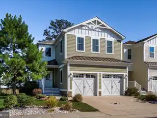 Bayfront Luxury Living with Stunning Water Views