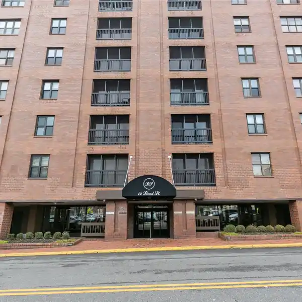 BRIGHT TWO BEDROOM IN A LUXURY BUILDING
