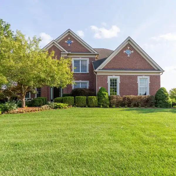 BEAUTIFUL AND IMPECCABLY MAINTAINED COLONIAL HOME