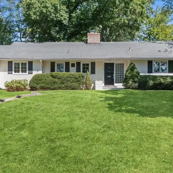 EXPANSIVE RANCH WITH VAULTED CEILINGS