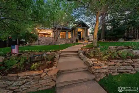 Exquisite Chautauqua Residence: a Blend of Sophistication, Tranquility, and Mountain Living