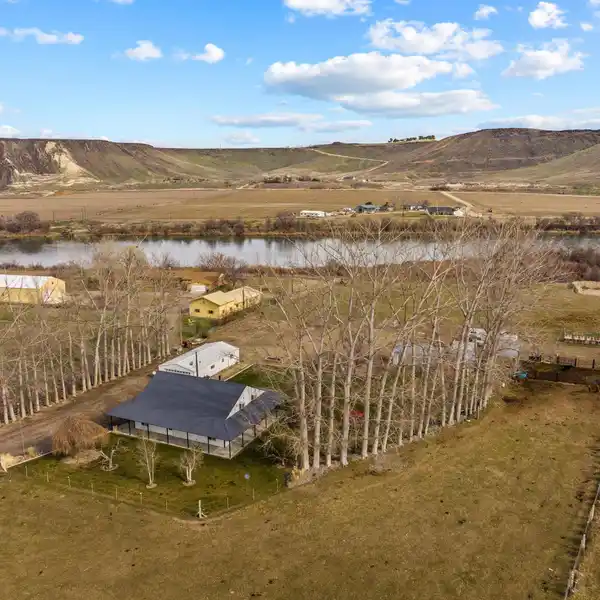 INCREDIBLE RIVERFRONT PROPERTY