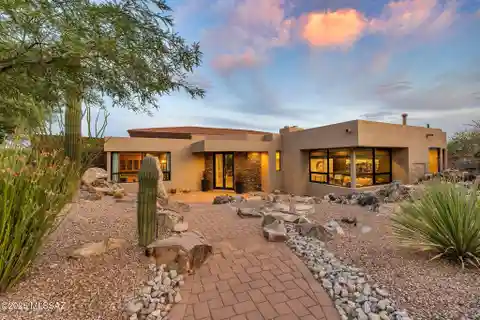 Desert Modernism with Panoramic Mountain Vistas