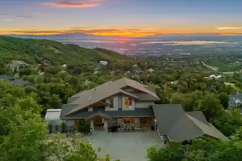 Private Sanctuary on over Six Wooded Acres
