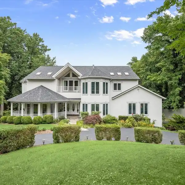 THE ULTIMATE IN COMFORT AND LUXURY